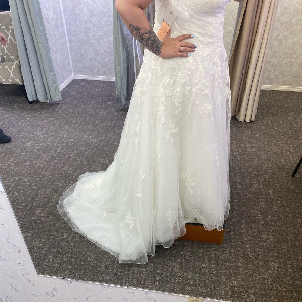 Size 16-22 Lace Wedding Dress (Corset)